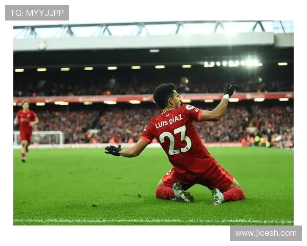 迪亚斯热身赛展现个人能力两度创造机会射门不果仍未能斩获拜仁首球